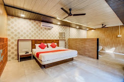 18 EXECUTIVE ROOM